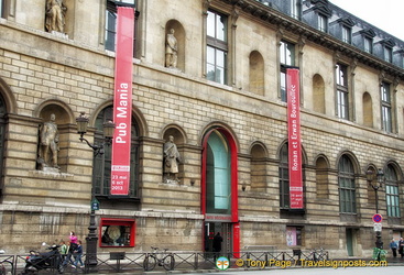Entrance of Musée des Arts Décoratifs at 107 rue de Rivoli